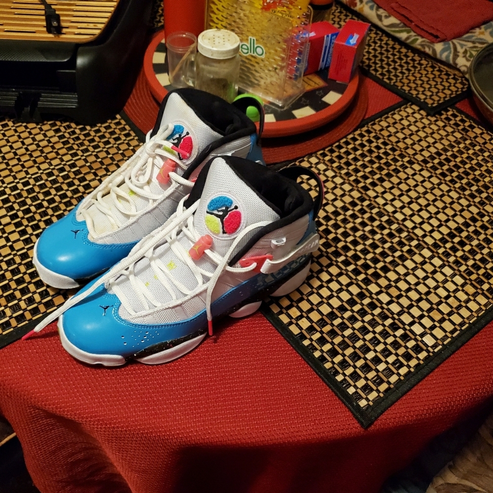 6 Finger Ladies Jordans Sneakers Gem